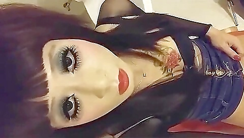 My girlfriend wants me to feel her cunt in my feet